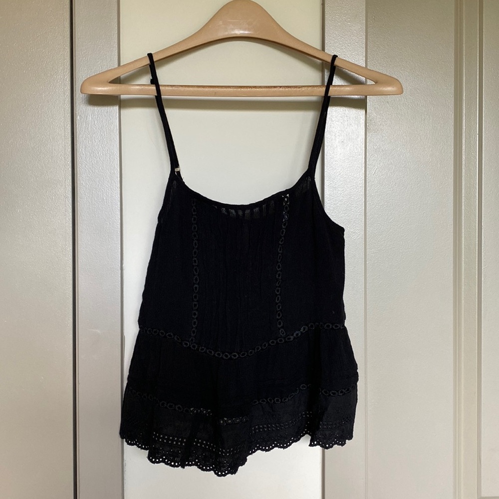 Lulu’s black tank top